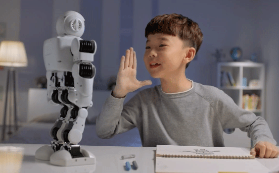最好玩的教育機器人：優必選Alpha Ebot來啦！