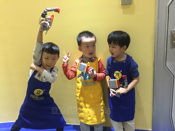 孩子們為什么那么喜歡學習機器人課程？
