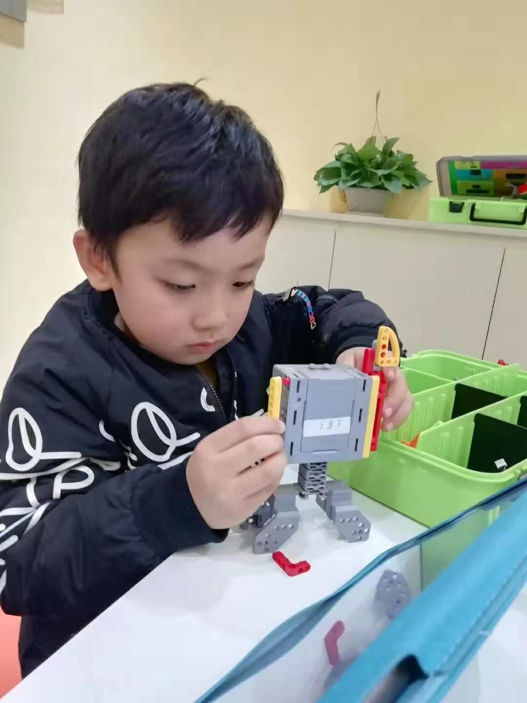 豆豆機器人空間站
